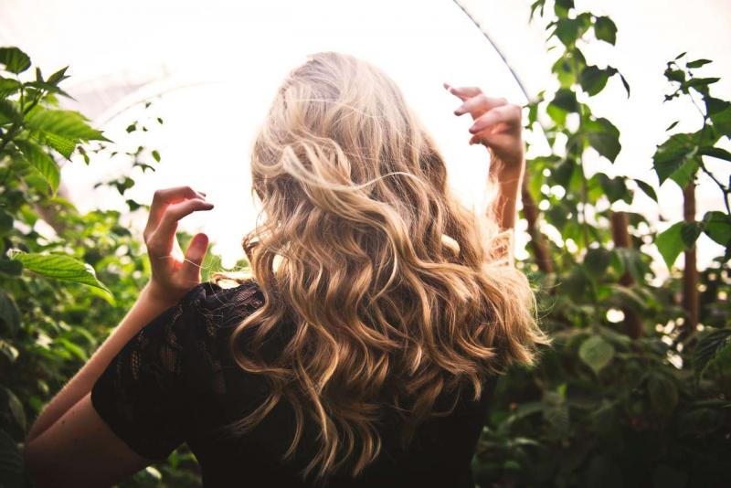 Остановить осенний «волосопад»: важные меры по спасению локонов - «Красота»