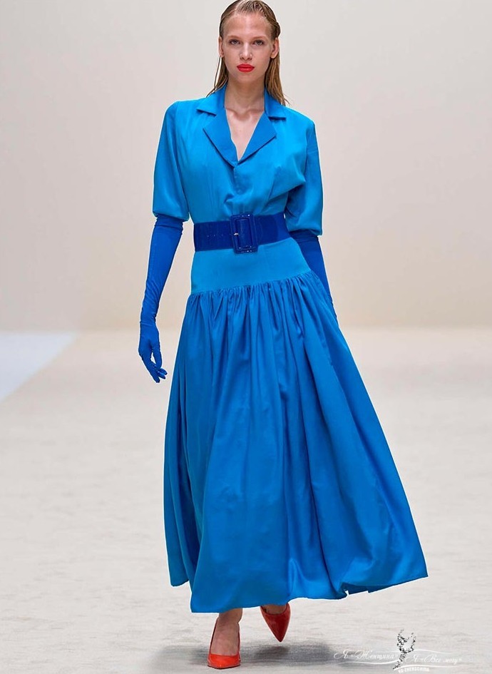 Синий цвет в одежде 2026